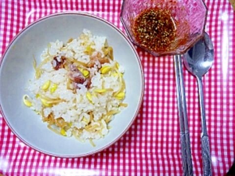 豆もやしと豚バラ肉の炊き込みご飯